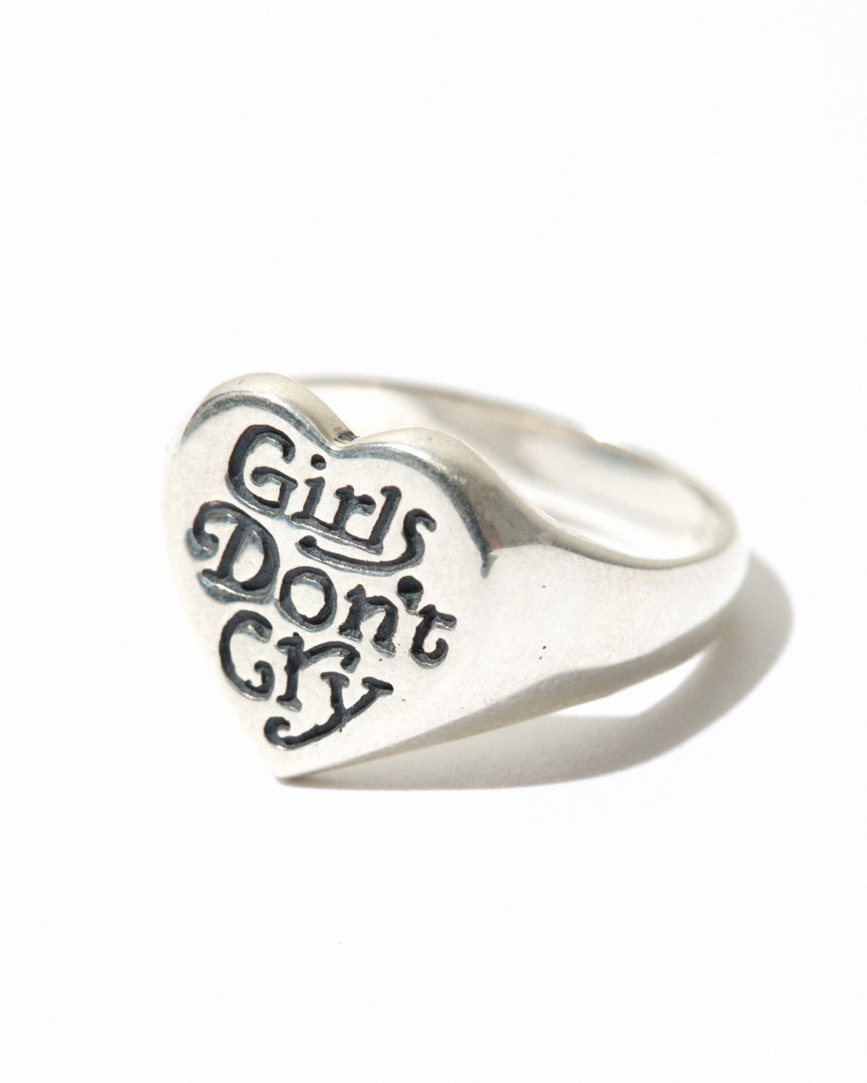 A one-day pop-up store of < Girls Don't Cry > by 