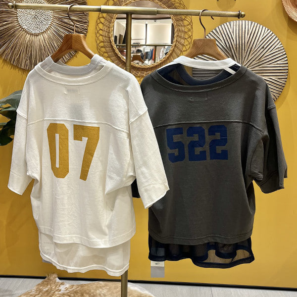 【おすすめなレイヤードstyle✩.*˚】BEAMS BOYから新型Tシャツ登場〜！インナーをチラ見せできる短丈と首元のカットオフがレイヤードスタイルにぴったり◎バックプリントの数字カラーがとても可愛いです♡