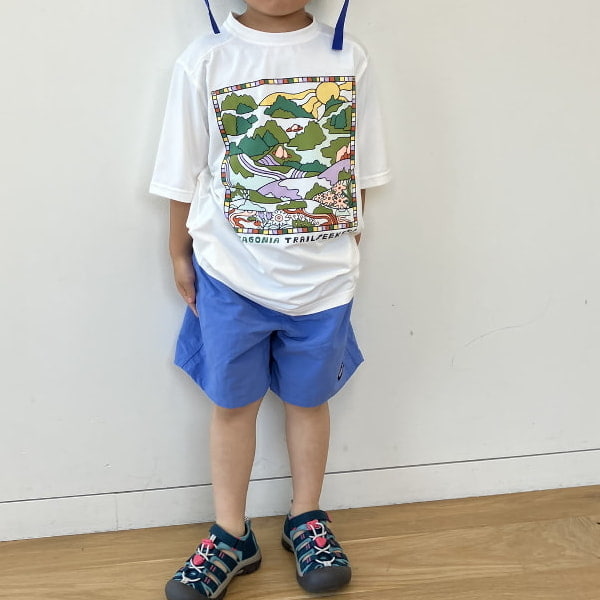 【105cm/18kg】Sサイズを着てみました！
速乾性と伸縮性に優れたTシャツで夏のアクティブシーンにも重宝します★洗濯も早く乾きそう…笑
ひんやりとした素材感でサラッとした着心地が汗っかきの息子にぴったりです♪UPF40+のUVプロテクション機能で、日差しにも強いなんてまさにいいとこ取りのTシャツ！