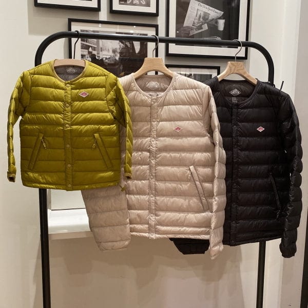 DANTONのオススメアイテム紹介！！軽さ、保温性ともに抜群のアイテム！持ち運びに便利なスタッフサック付きで、アウトドアからタウンユースまで幅広いシーンに対応してくれます！お揃いコーデにもオススメです！！気になった方はお早めにどうぞ！！