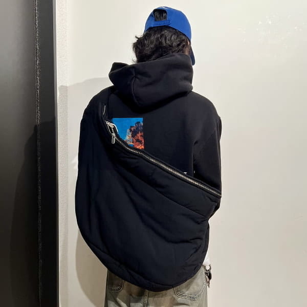 めちゃくちゃ大容量です。一泊は余裕ですね。旅行用として是非。【♡+お気に入り】や【フォロー】を押すと後から見返しやすく、マイルも貯まりますので是非ご活用下さい。
