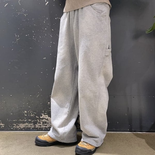 165cm/Sサイズ着用。このゆる〜い感じがいいんですよ。僕はよくスウェパンにブーツ合わせてます。