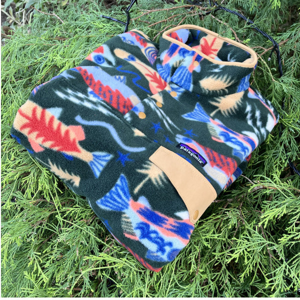 こんばんは 羽場です
今年もこの季節がやってきました！
パタゴニア シンチラ スナップTの紹介です
今年はこんな総柄も気分ですね！
魚柄が可愛らしく、とってもオススメです。