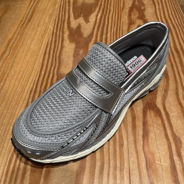 大人気【 New Balance 】のローファーが入荷してます。ブラックもあります。