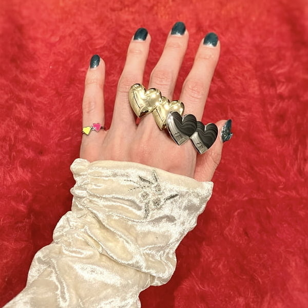 手もとを華やかに演出してくれる、