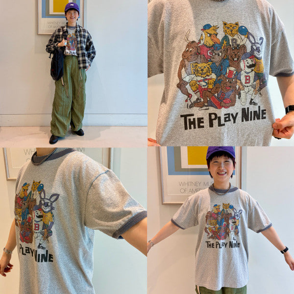 【ご予約受付中】【骨格タイプ：ウェーブ/着用サイズ：トップスSIZE M】一着でサマになる、大人のヴィンテージライクなTシャツです。カレッジスポーツの背景を感じさせるリンガーTシャツが登場。王道のアメカジはもちろん、スラックスやスカートで外すミックススタイルも今季の気分です。コンパクトにもゆったりにも着られる2サイズ展開なので、自分らしいシルエットで「主役」の着こなしを楽しめます。SIZE Mでも身幅がすっきりしているので、肩周りはゆったり着丈は長めですがすっきり見えして着易いです。156cmでだいたいお尻が隠れる長さです。なんと言ってもインパクトのあるプリントが可愛いです！気になるアイテムは下の『+♡』でお気に入り登録とフォローで『マイル』が貯まりますのでご活用ください♪