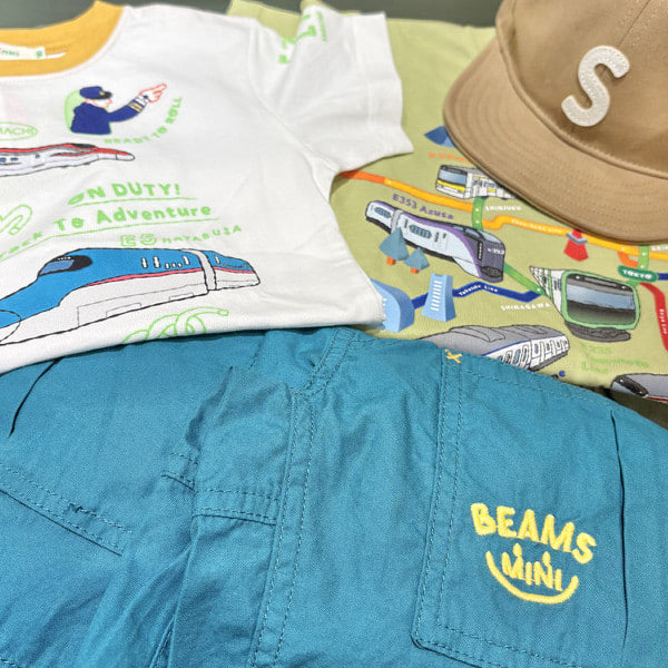 子どもらしいカラーと着るだけでわくわくするイラストされた、乗り物Tシャツが今期も登場♪シールもついて、嬉しいおまけつきです^_^【♡＋】お気に入りや【♡＋】フォローをしていただくと、いつでも気になる商品を見返したり、購入もできます。お買い物をお楽しみくださいませ♪ 