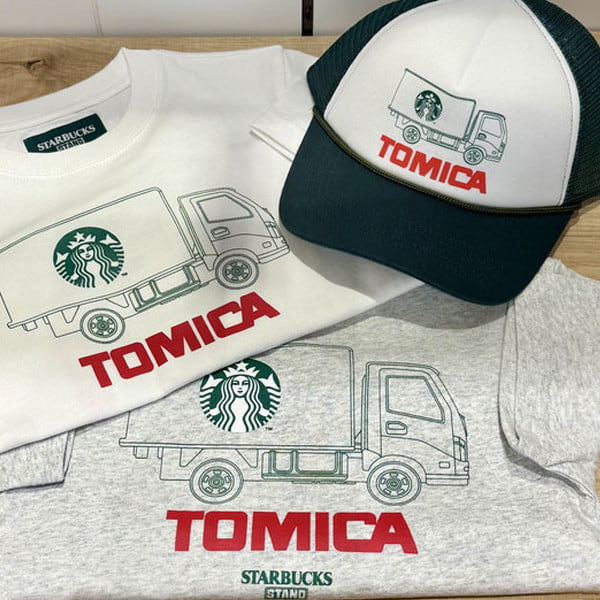 【 ショップ限定商品 STARBUCKS STAND by BEAMS × トミカ 】4月26日まで〈ビームス 京都〉にてポップアップイベント開催中！キッズサイズのご用意もございます◎お近くにお越しの際はぜひお立ち寄り下さい！