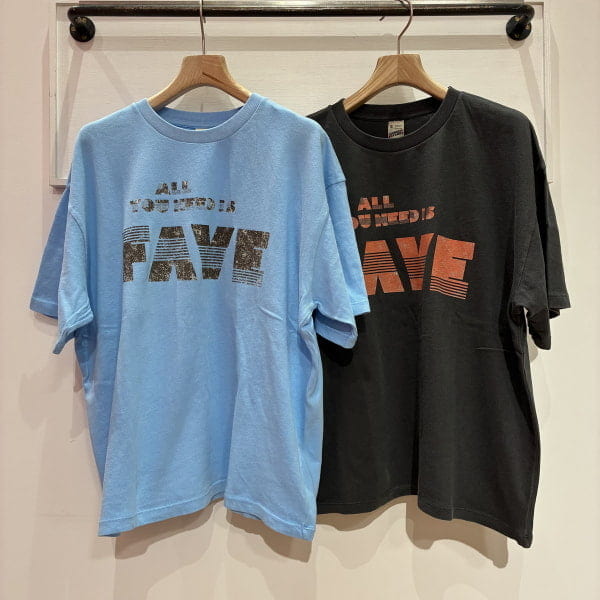 〈SCREEN STARS〉の別注Tシャツです！クタっとしたボディにヴィンテージ感のあるプリント。文字の意味は「必要なのは推しだけ」というなんとも今っぽいプリントが◎

【オンラインサイトから商品のネット取り寄せ・サービスも行っております、是非お気軽にご利用ください！また、《＋♡》を押していただくと後から見返しやすくなるのでオススメです！《フォロー》ポチッとよろしくお願いします♪】