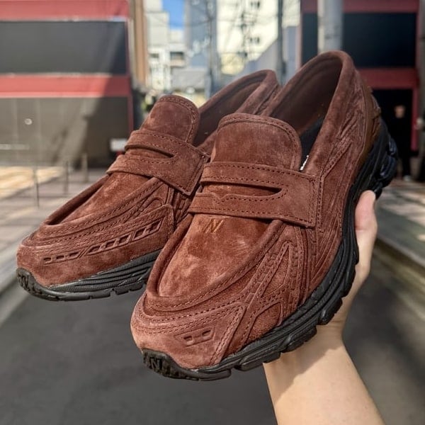 【 NEW BALANCE 】昨年、発売30分で売り切れたスニーカーローファー『U1906LNS』のエクスクルーシブカラーが明日より再販開始です！狙っていたお客様、逃さずGETしてください◎◎ 【お気に入り♥+】を押すと《50マイル獲得》＆気になる商品を保存でき、【フォロー♥＋】して頂くと《100マイル獲得》で会員ステージアップにも繋がります！