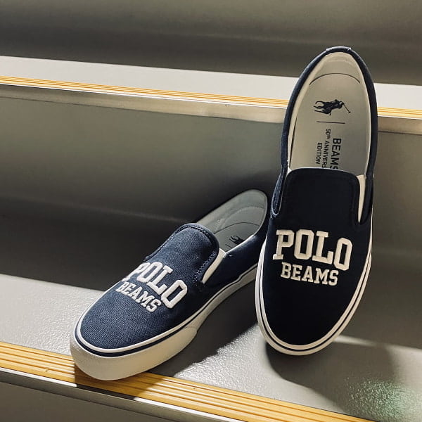 【BEAMS 50周年別注】POLO RALPHLAURENのBEAMS別注コレクション。フロントにどーんと“POLO BEAMS”ロゴ刺繍を配したスリッポン。インソールにも「BEAMS 50th ANNIVERSARY EDITION」。特別感たっぷりの仕上がりです。女性はBEAMS BOYで展開していますので、お揃いで履くのもめちゃくちゃオススメ！
「お気に入り♡＋」を押すとマイルも貯まりますので、ぜひお気軽に押してみてください。フォローもお願いします！