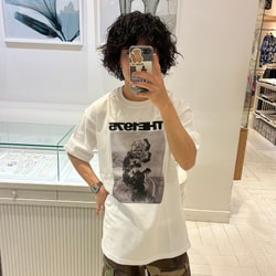 THE 1975 グラフィックTシャツ Lサイズ ホワイト The 1975 Being Funny Graphic Tee | Urban Outfitters Canada