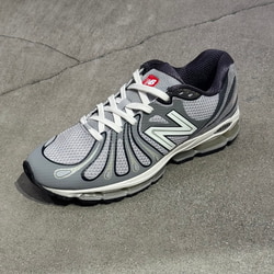 BEAMS（ビームス）New Balance / ABZORB 1890 Grey Days（シューズ