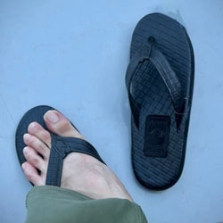 BEAMS（ビームス）【別注】ISLAND SLIPPER / レザー トング サンダル