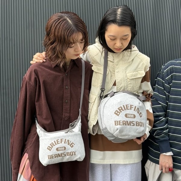 【可愛いブリーフィング？】本日より情報解禁の〈BRIEFING×BEAMS BOY〉のコレクションです！無骨なイメージではなく、柔らかいスウェット素材でリリースされますよ！ロゴのデザインも相まってめちゃくちゃ可愛いです。【お気に入り♡+】を押すと