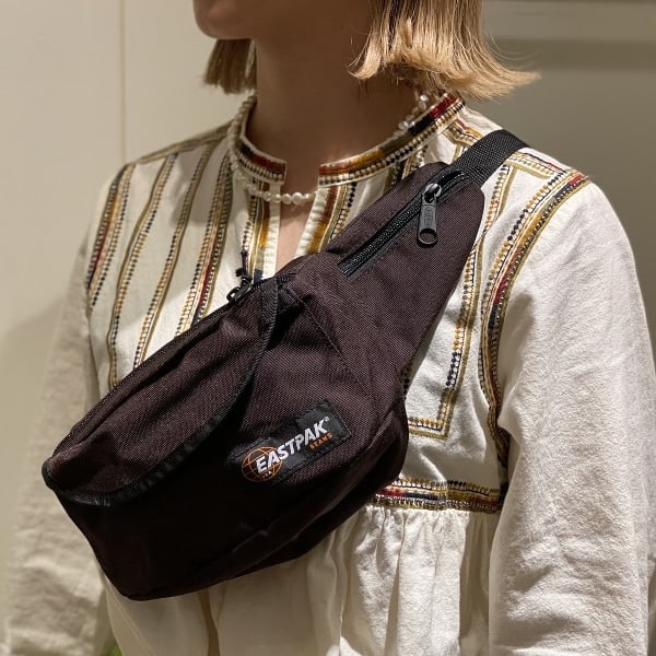 ブリヤンテス・レッド EASTPAK BEAMS BOY / SPRINGER ボディバッグ