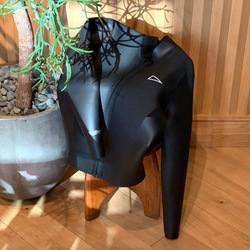 RASH wetsuits × Pilgrim Surf+Supply タッパー