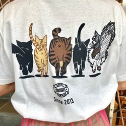 mmts（マミタス）〈UNISEX〉mmts / 中川猫 行進Tシャツ（Tシャツ 