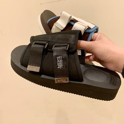 雑誌で紹介された SUICOKE BEAMS別注 KISEE 26.0 サンダル