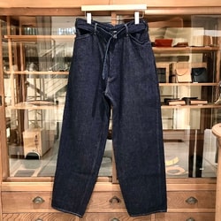 BEAMS（ビームス）COMOLI / Denim Belted Pants（パンツ デニムパンツ