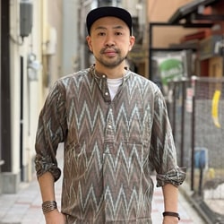 BEAMS PLUS（ビームス プラス）イカット バンドカラー プル
