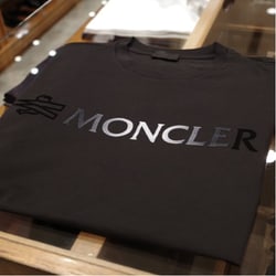 BEAMS F（ビームスF）MONCLER / グラデーションロゴ クルーネックT