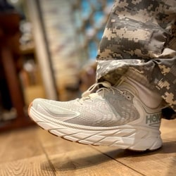 BEAMS HOKA ONE ONE × Satisfy Running / Clifton LS (shoes BEAMS