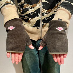 BEAMS BEAMS × BEAMS / Special order fleece gloves (fashion