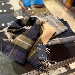 BEAMS F（ビームスF）【別注】Johnstons of Elgin / カシミヤ