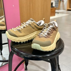 BEAMS BOY（ビームス ボーイ）HOKA ONE ONE / TOR ULTRA LO TP Wheat