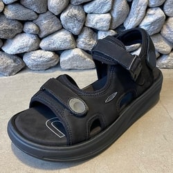 BEAMS（ビームス）MBT / KISUMU CLASSIC BLACK（シューズ