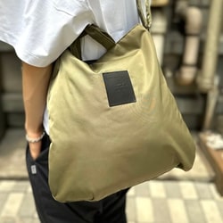 BEAMS（ビームス）【別注】SLOW / NYLON HELMET BAG（バッグ