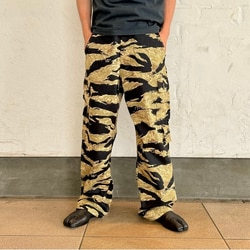 BEAMS（ビームス）〈MEN〉【別注】BUZZ RICKSON'S / GOLD TIGER STRIPE TROUSERS（パンツ カジュアルパンツ ）通販｜BEAMS