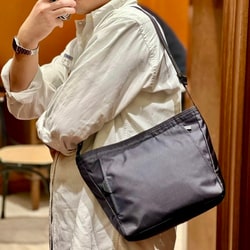 BEAMS(ビームス)MONOLITH / SHOULDER STANDARD HEXA S(バッグ BEAMS(ビームス)MONOLITH / SHOULDER STANDARD HEXA S(バッグ