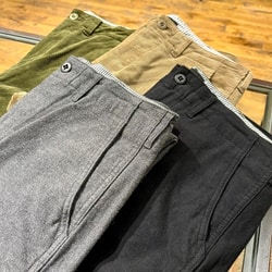 BEAMS（ビームス）モールスキン ストレッチ テーパードパンツ