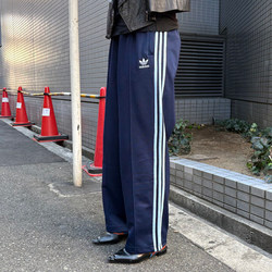 BEAMS（ビームス）adidas / BAGGY FIT FIREBIRD TRACKPANTS