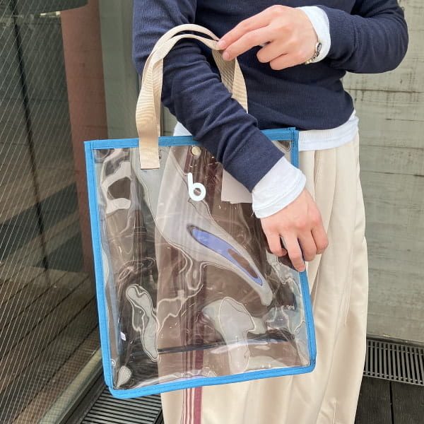 毎年人気のプールBAGが入荷しました！今年は4色！普段使いもしやすいサイズ感で、シンプルなので大人の方も一緒に使えますよ〜！※オンライン掲載がまだの際は【♡+お気に入り】で後から探しやすくなりますよ〜！