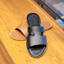 BEAMS F（ビームスF）【別注】L/UCCA / レザーサンダル