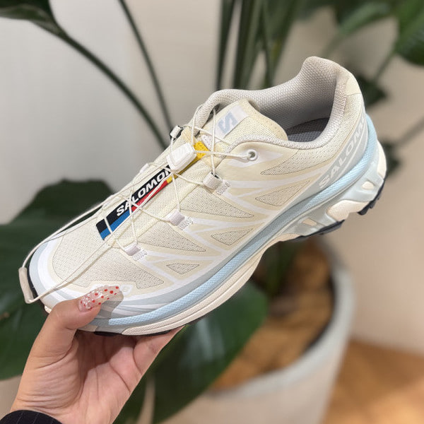 【SALOMON XT-6】Ray BEAMS限定カラーが登場〜！♡♡
機能性、デザイン性共に最高すぎる1足。
オフホワイトをベースにアイスブルーがとっても映える配色になっていて、毎日履きたくなるくらい可愛いです、、、
履き心地良くて可愛いなんて最高すぎませんか?? ᐠ( ᑒ  )ᐟ ♥