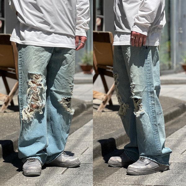 明日発売！【Lee × BEAMS】30着用『101 クラッシュ デニムパンツ』
［着用カラー］
LIGHT USED
［デザイン・合わせ方］
今回の別注アイテムは、100周年を迎えた名作『101』をベースに、【BEAMS】らしく現代的な解釈を加えました。程よいダメージ感、男らしさとストリートな雰囲気で合わせられるのがGOOD！個人的には少し上品にスタイリングを組みたい気分です。
<br>
［サイズ感］＜身長168cm 体重59kg＞<br> 
1番小さいサイズ『30』を合わせました。シルエットはこれからのファッションシーンに向けてゲットしたい細身のシルエット！ウエストはジャストサイズなので、ワンサイズあげてもよし！細めですが、レングスが長め今っぽくも合わせやすいのが特徴です。<br>

［素材感］
一点ずつ全く同じダメージの入り方はなく、膝裏のヒゲや裾のダメージ、詳しくはブログで紹介します！是非チェックしてください！
<br>
5/3発売！人気のアイテムなので、オンライン掲載までに『お気に入り』に入れてお待ちください！
<br>

「♡+」このマークを押して頂くと気になった商品が見返し易くなります。是非ご活用下さい。併せてフォローもして頂けると嬉しいです。