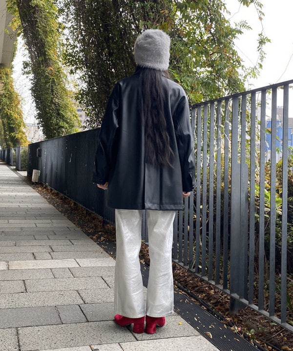 ayaさんの「BEAMS WOMEN｜Ray BEAMS / 箔プリント デニムパンツ」を使ったコーディネート