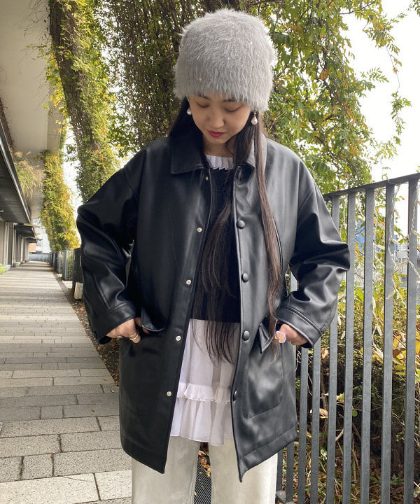 ayaさんの「BEAMS WOMEN｜Ray BEAMS / 箔プリント デニムパンツ」を使ったコーディネート
