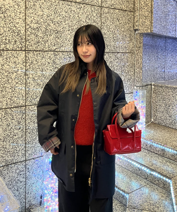 大槻 まひろさんの「BEAMS WOMEN｜Barbour / 別注 ナイロンタッサー BEDALE ジャケット」を使ったコーディネート