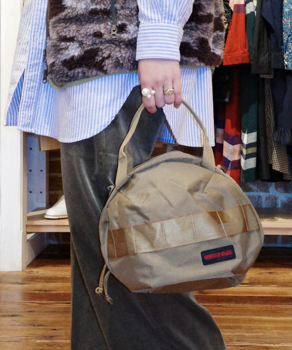 Joさんの「BEAMS WOMEN｜BRIEFING &times; BEAMS BOY / 別注 ヘルメット バッグ」を使ったコーディネート