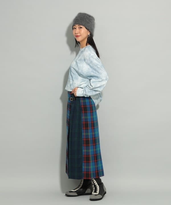 マツド ユメカさんの「BEAMS WOMEN｜スプレープリント スウェット クルーネック」を使ったコーディネート