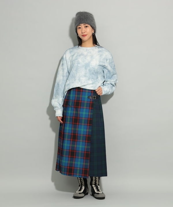 マツド ユメカさんの「BEAMS WOMEN｜スプレープリント スウェット クルーネック」を使ったコーディネート