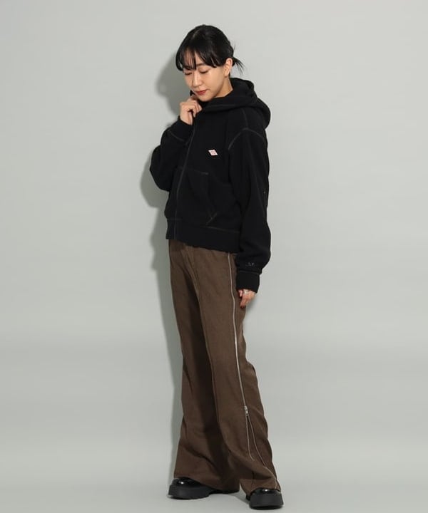 マツド ユメカさんの「BEAMS WOMEN｜サイド ジップ フレア パンツ」を使ったコーディネート