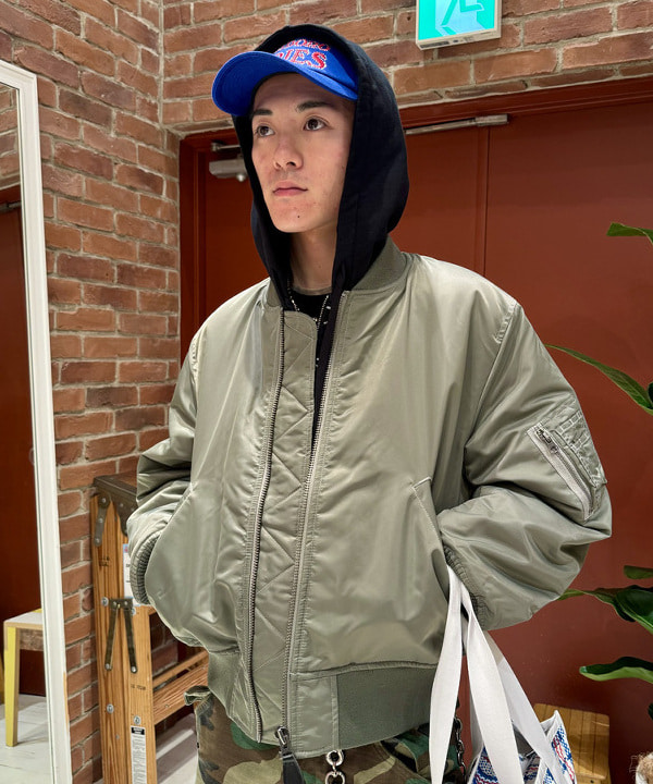 Ryohei Takataさんの「BEAMS WOMEN｜リラックスフィット THERMOLITE(R) MA-1 （撥水）」を使ったコーディネート