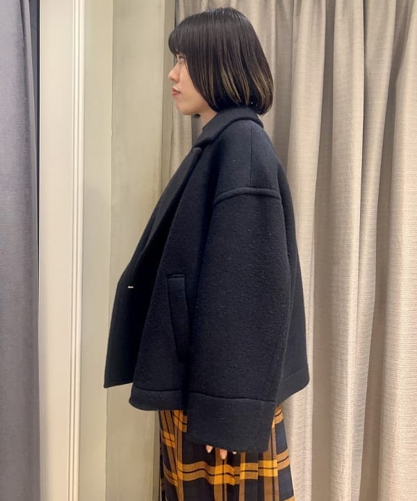 岡 妃呂美さんの「BEAMS WOMEN｜ボンディング ピーコート」を使ったコーディネート