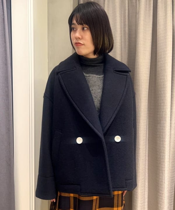 岡 妃呂美さんの「BEAMS WOMEN｜ボンディング ピーコート」を使ったコーディネート
